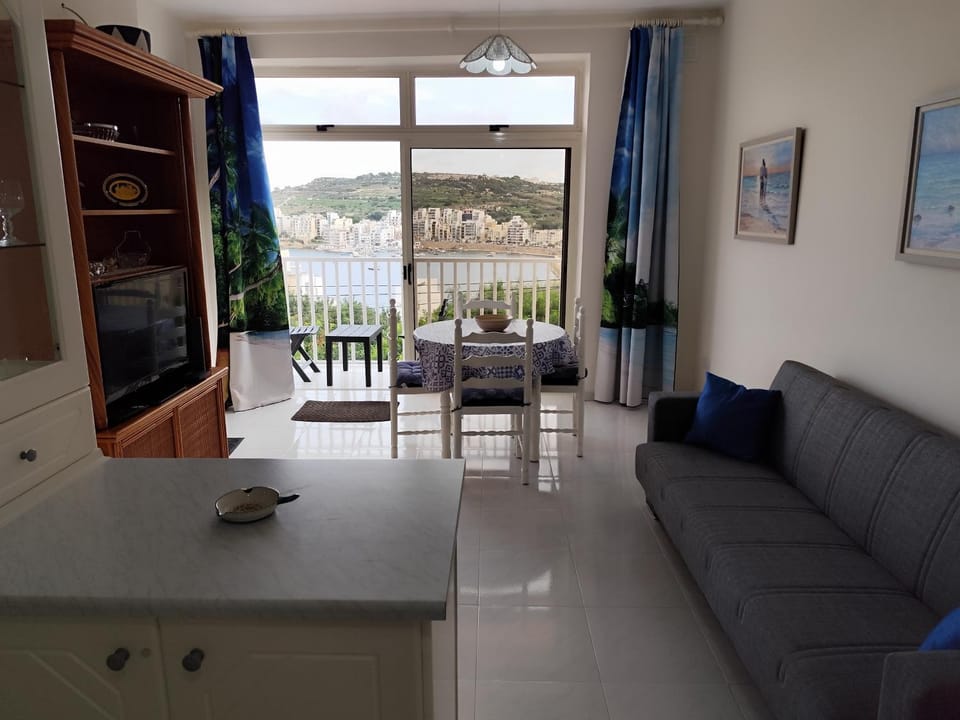 Natural landscape, View (from property/room), Balcony/Terrace, Living room, Seating area, Dining area