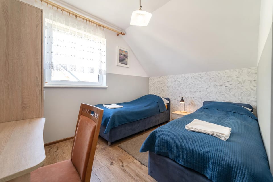 Bed, Coffee/tea facilities, Photo of the whole room, Bedroom, heating, locker, towels, wardrobe