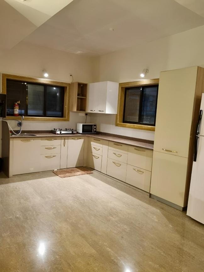 Kitchen or kitchenette, Kitchen or kitchenette, minibar, stove