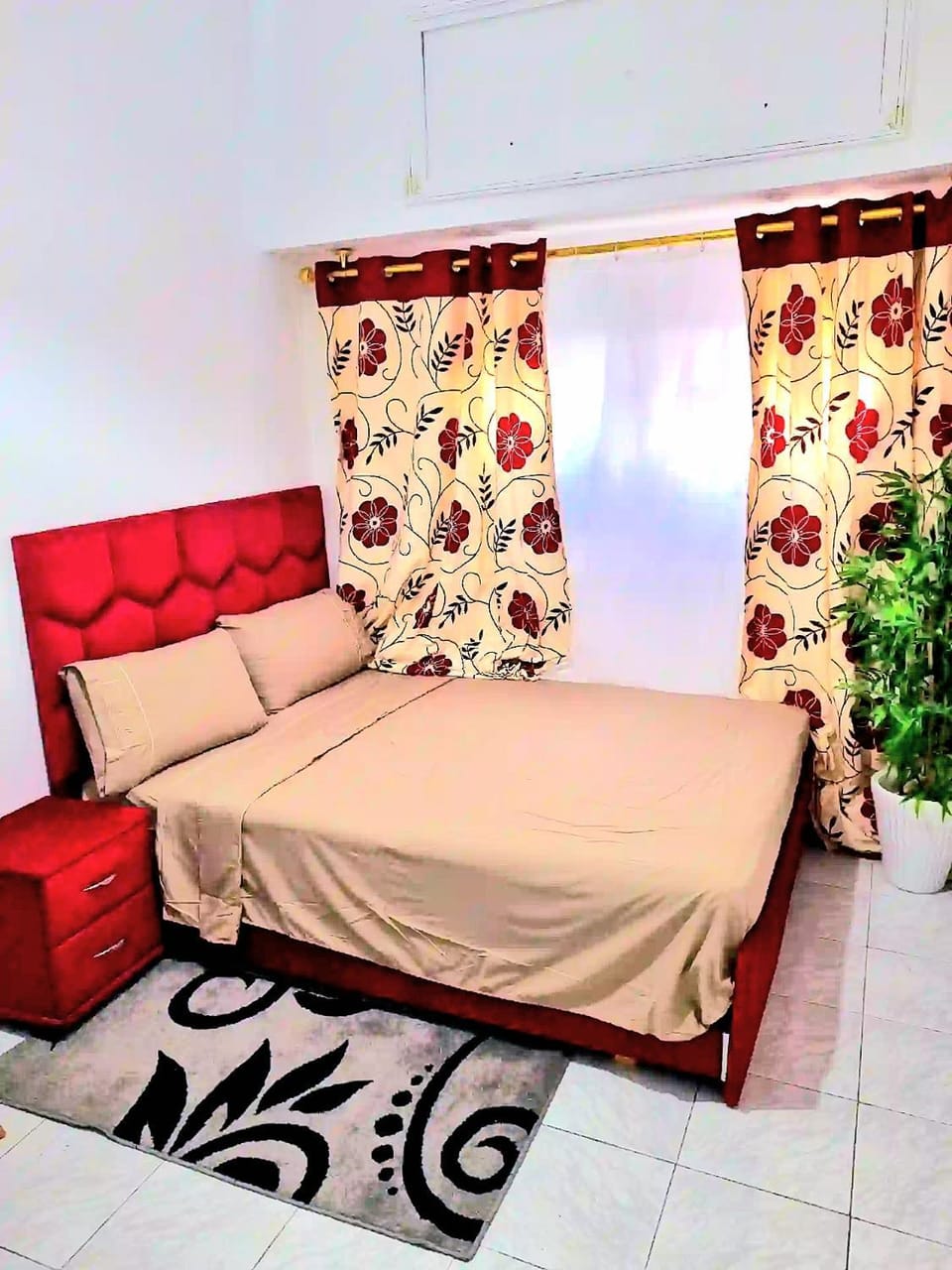 Photo of the whole room, Bedroom