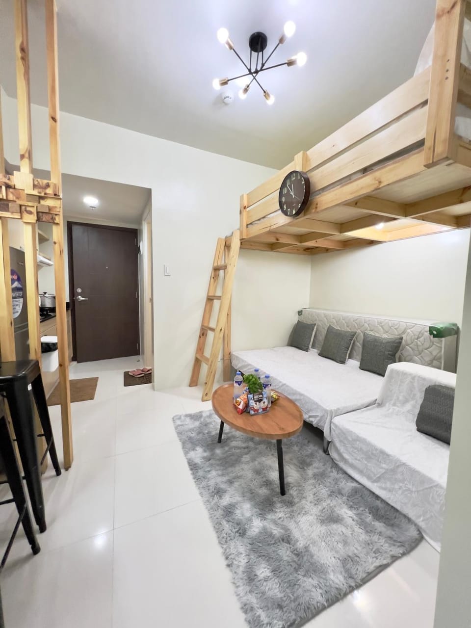 Bed, Living room, Photo of the whole room, Seating area, Bedroom, fireplace