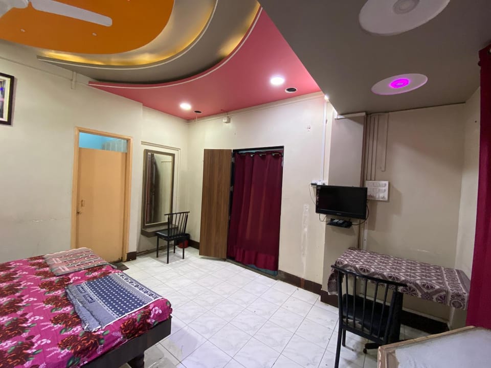 TV and multimedia, Photo of the whole room, Bedroom