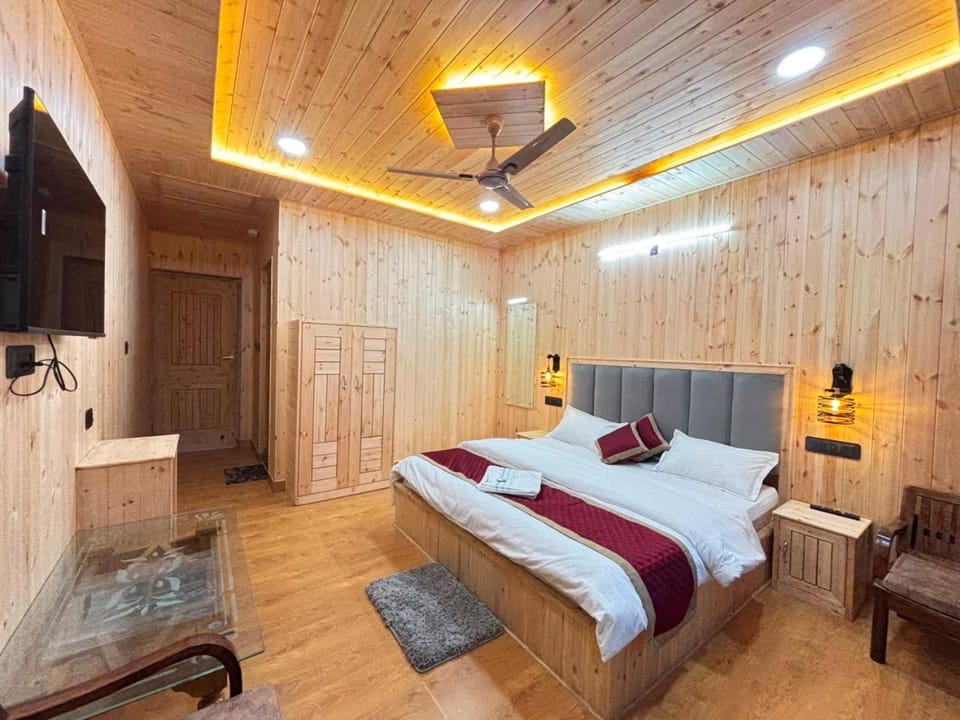 Bed, TV and multimedia, Bedroom