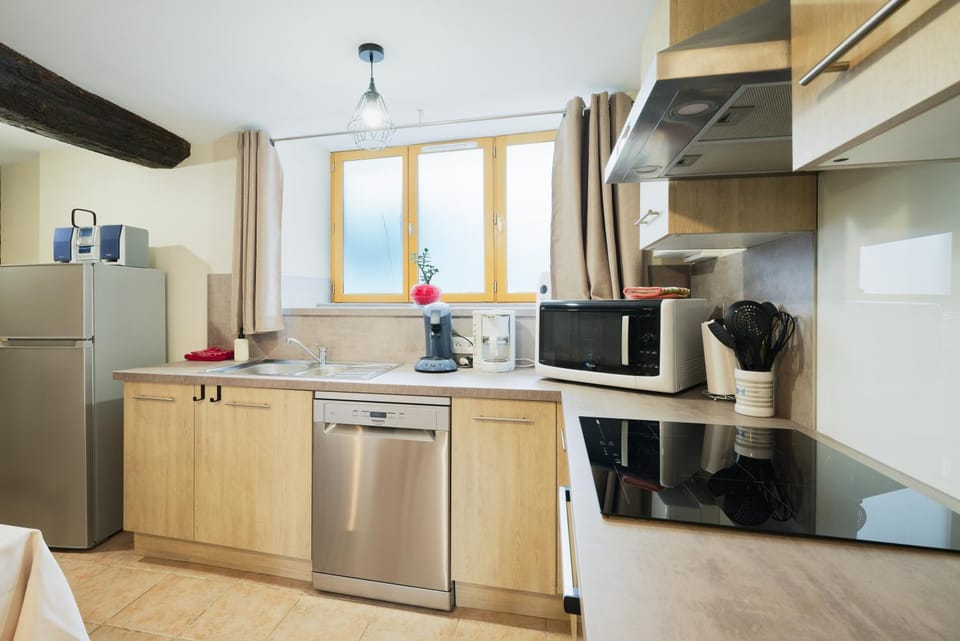 Kitchen or kitchenette, Living room