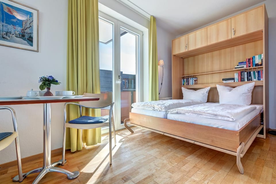 Bed, Photo of the whole room, Seating area, Bedroom, hair dresser
