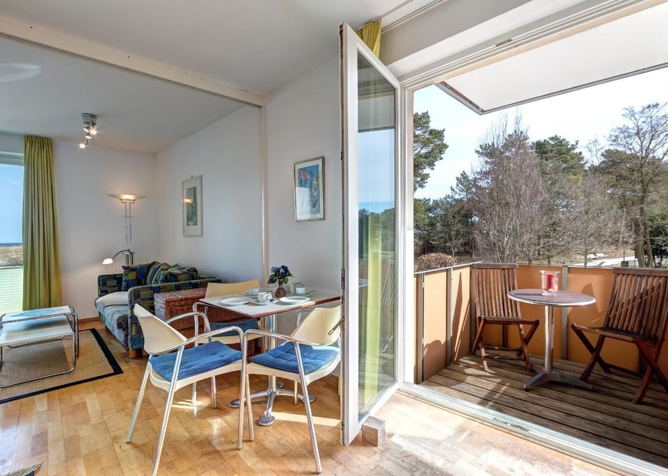 View (from property/room), Balcony/Terrace, Dining area