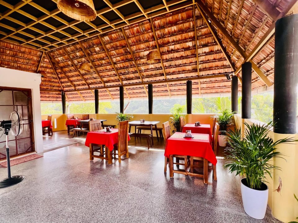 Restaurant/places to eat, Balcony/Terrace, Banquet/Function facilities, Seating area, Dining area, Breakfast