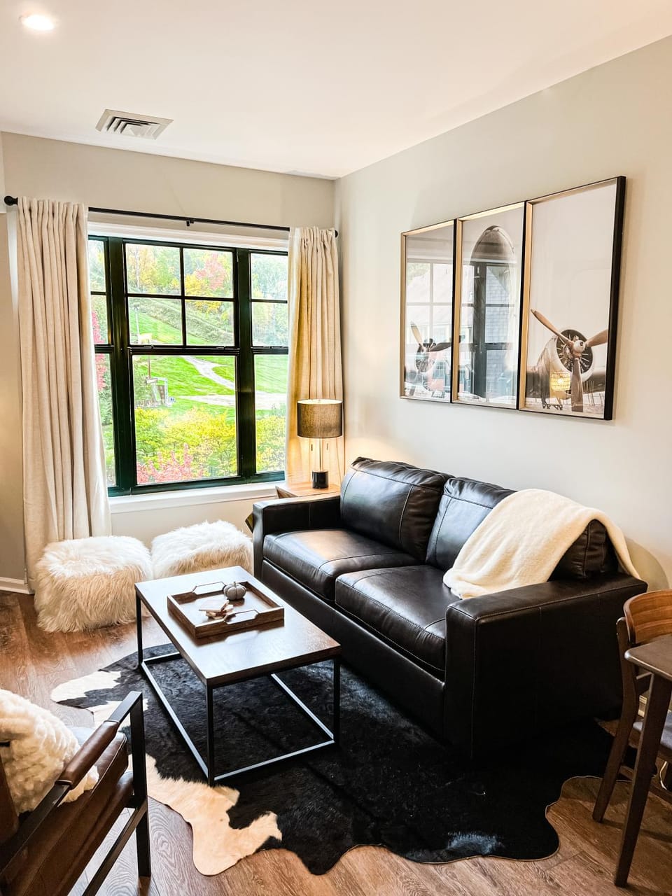 Living room, Seating area