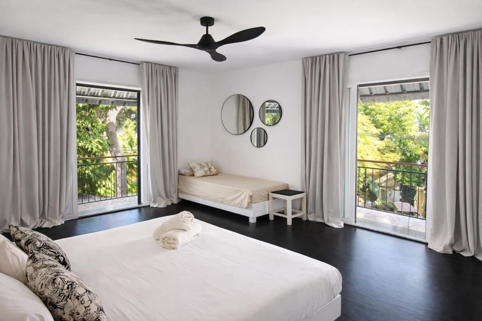 Photo of the whole room, Bedroom