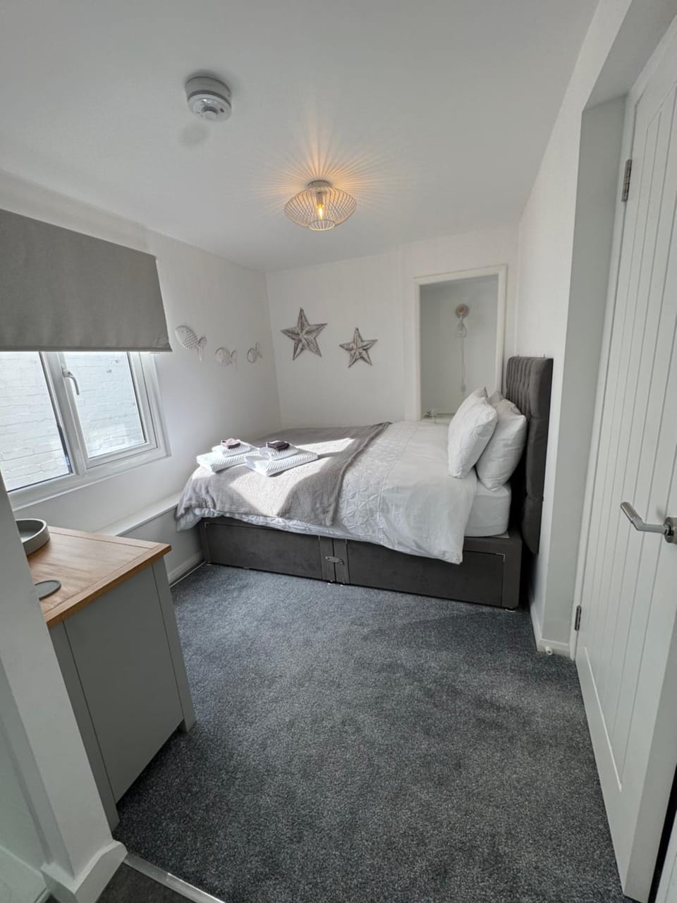 Ocean Cottage, Ferring - seaside cottage moments from the beach and Bluebird cafe House in Arun District