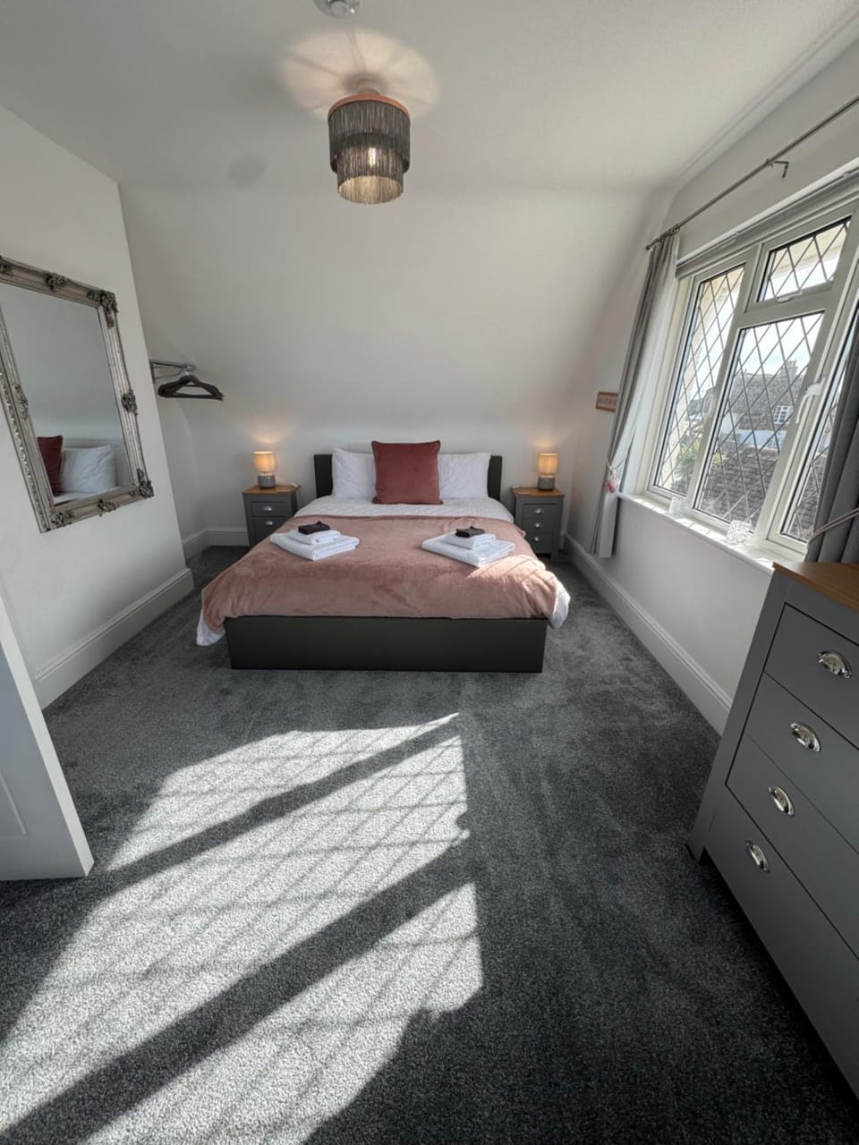 Ocean Cottage, Ferring - seaside cottage moments from the beach and Bluebird cafe House in Arun District