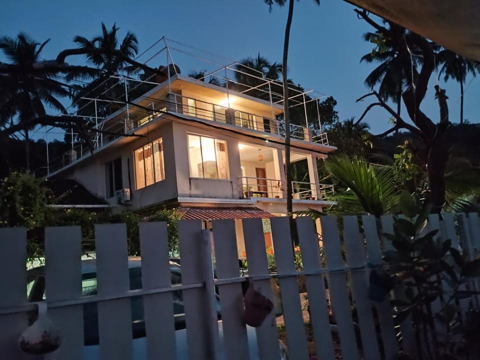 GS Home on the Bay- Super Sea & Garden view Glass studio apartment Hotel in Goa, India