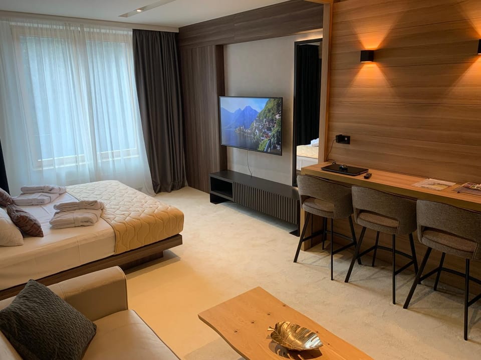 TV and multimedia, Dining area