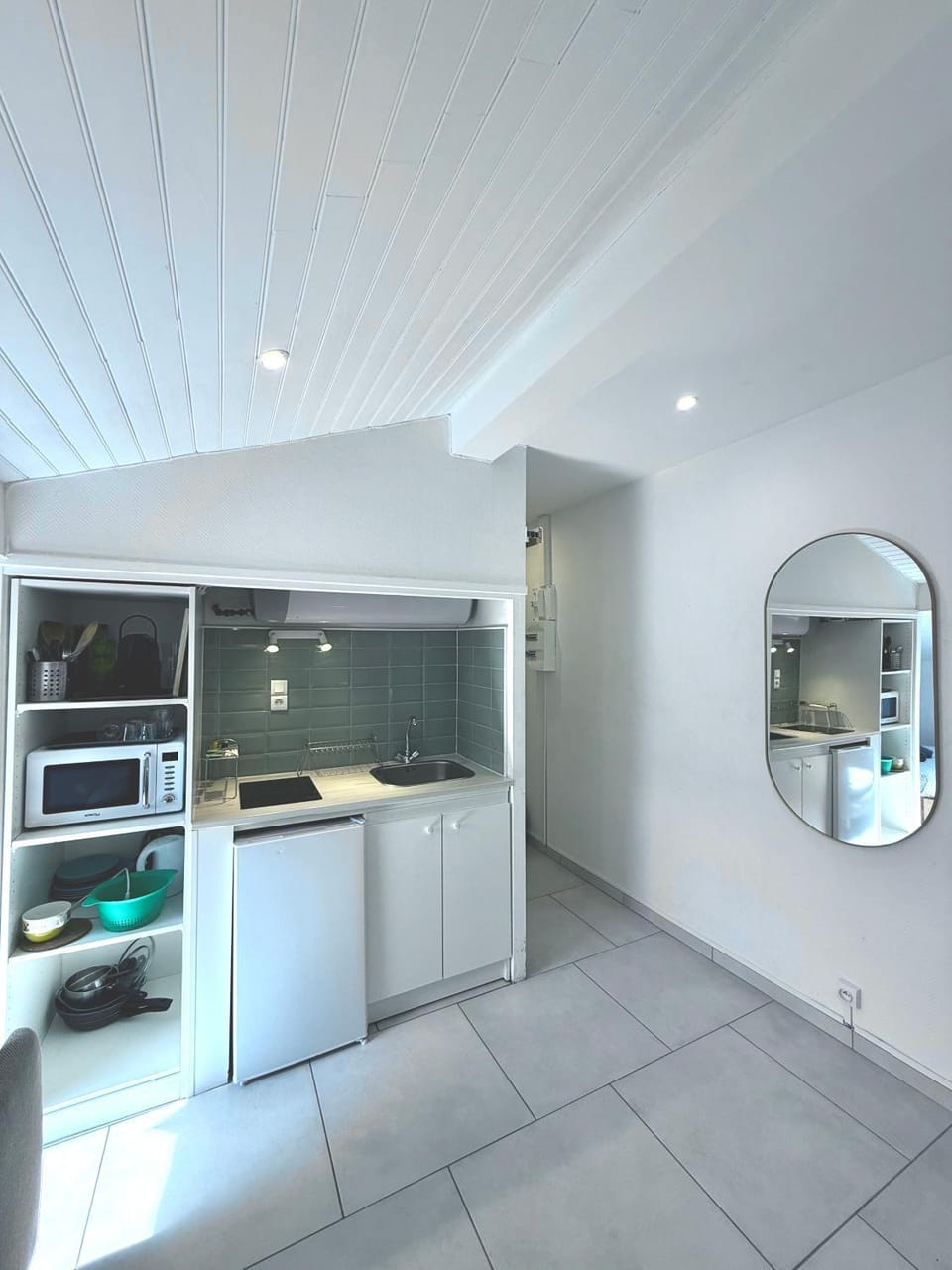 Kitchen or kitchenette, stove