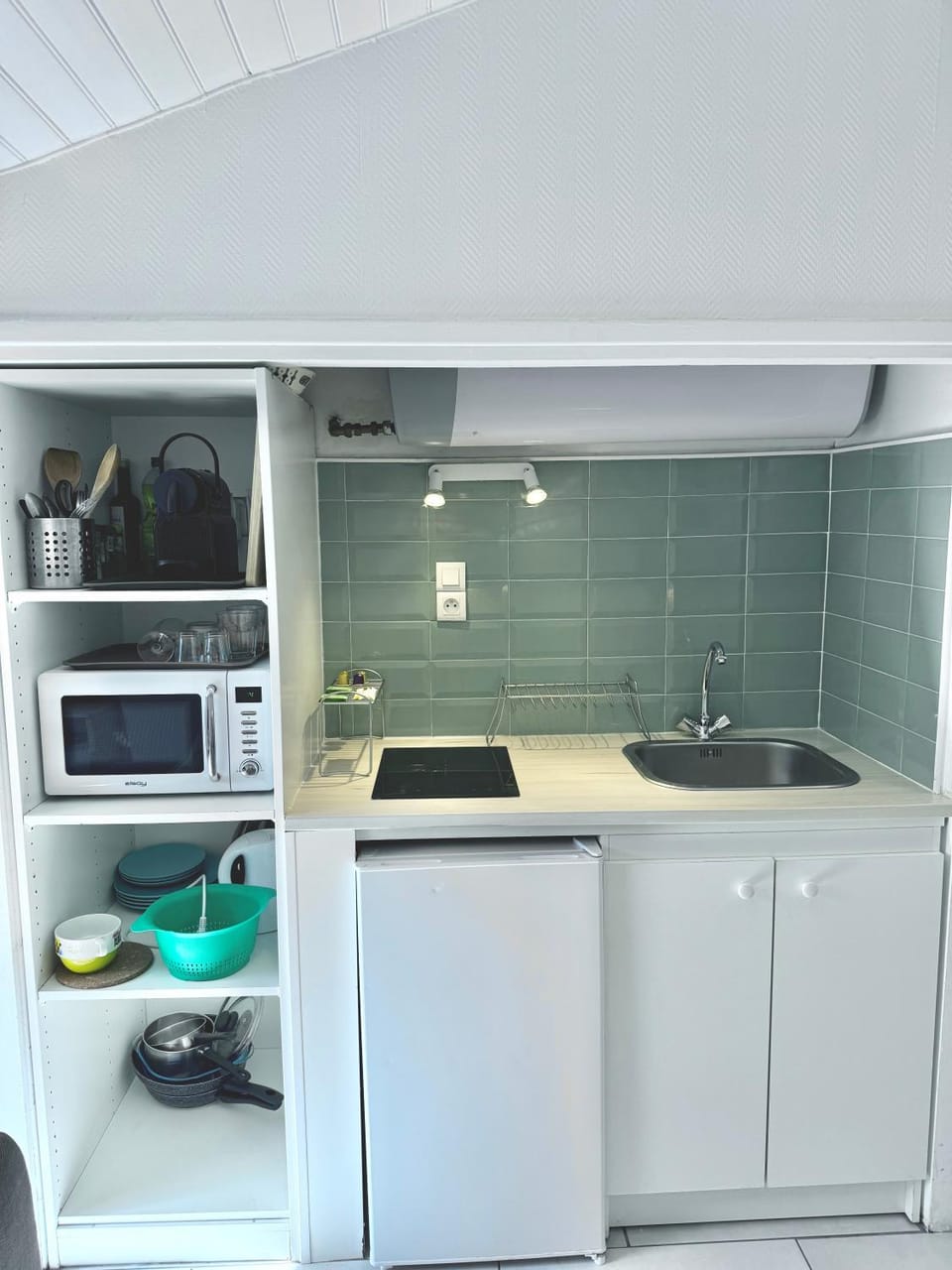 Kitchen or kitchenette, stove