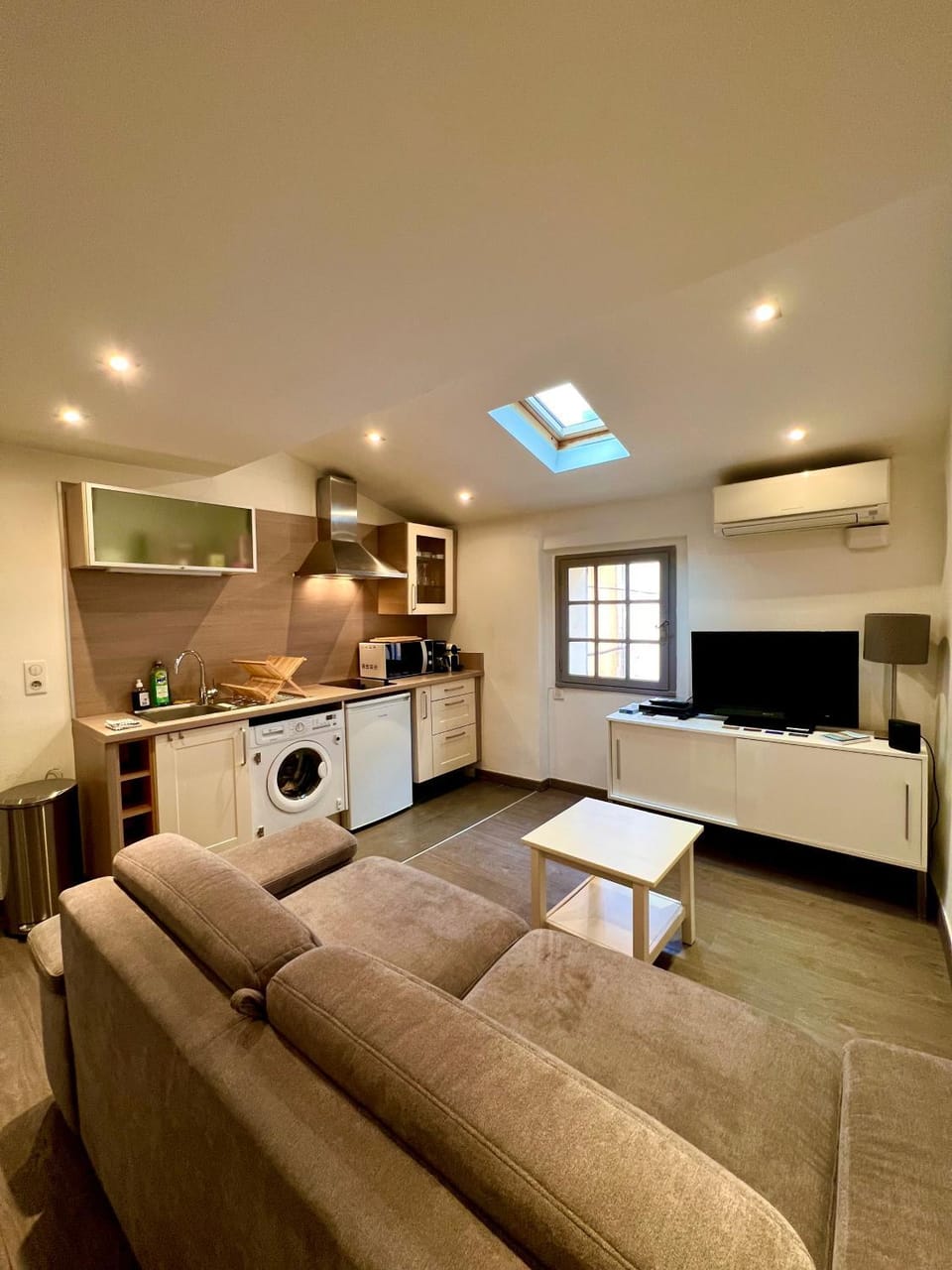 Kitchen or kitchenette, Living room