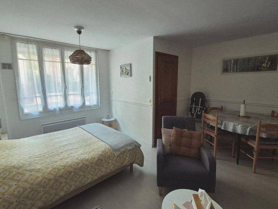 Living room, Dining area, Bedroom