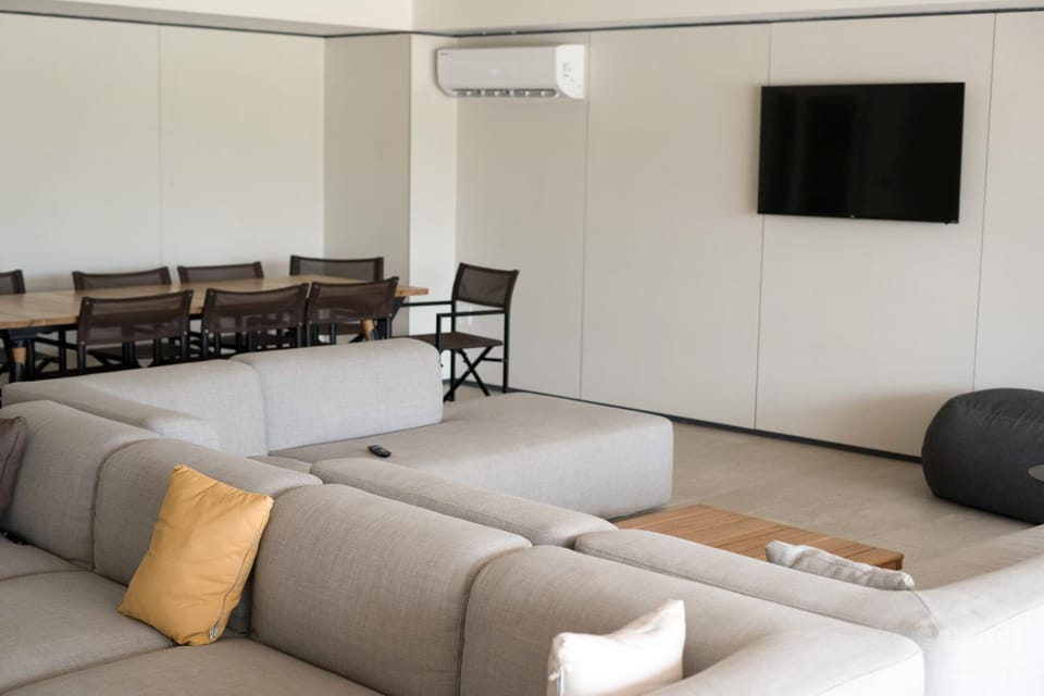 Emerald Apt at Maho Beach Apartment in Simpson Bay
