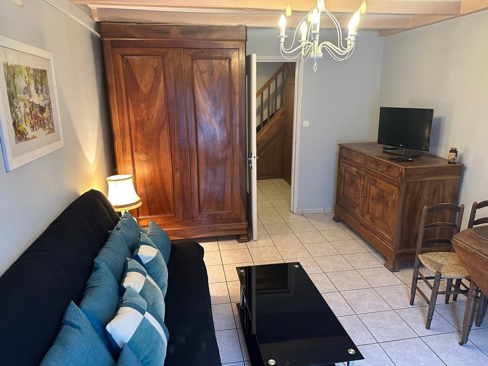 Communal lounge/ TV room, Dining area
