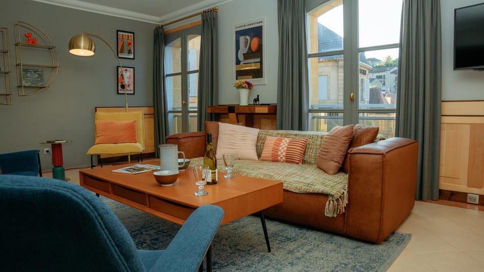 Superbe appartement entier et traversant 135m2, classé 5 étoiles, Sarlat centre Apartment in Occitanie