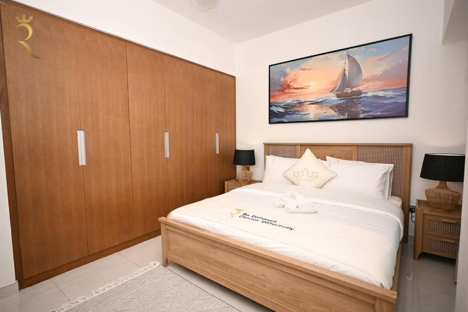 Bed, Photo of the whole room, Bedroom, towels, wardrobe