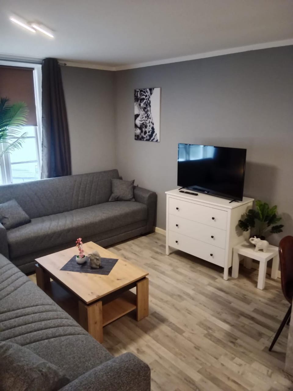 TV and multimedia, Living room, Seating area, storage