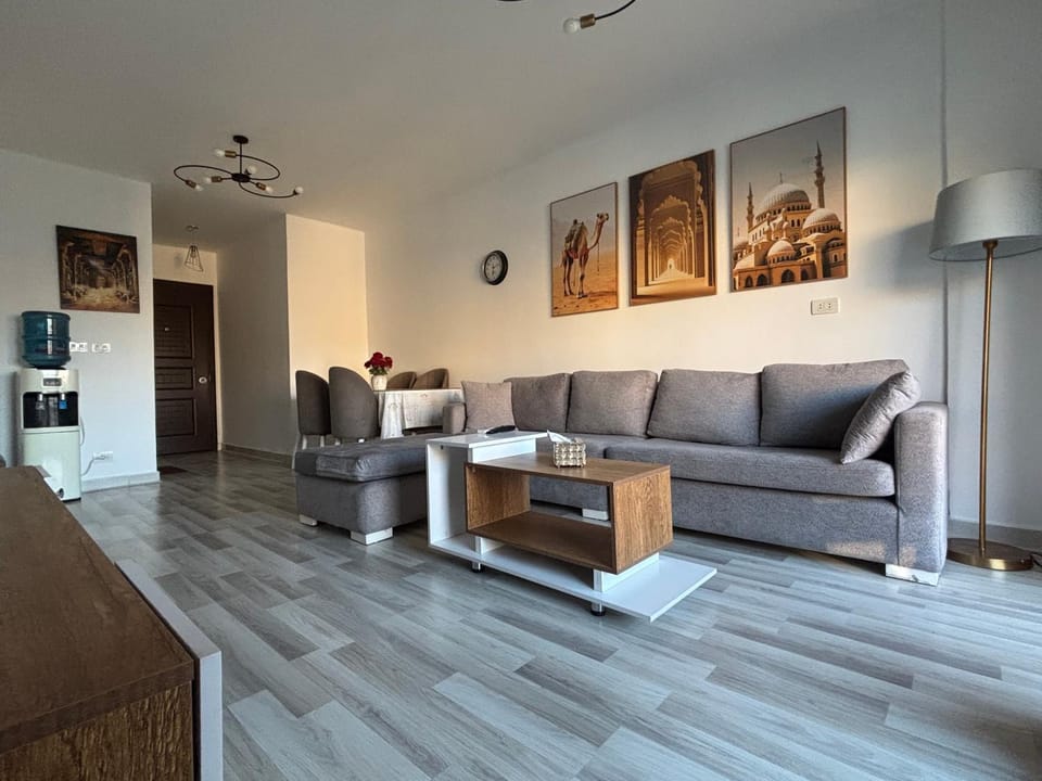 TV and multimedia, Kitchen or kitchenette, Living room, Seating area