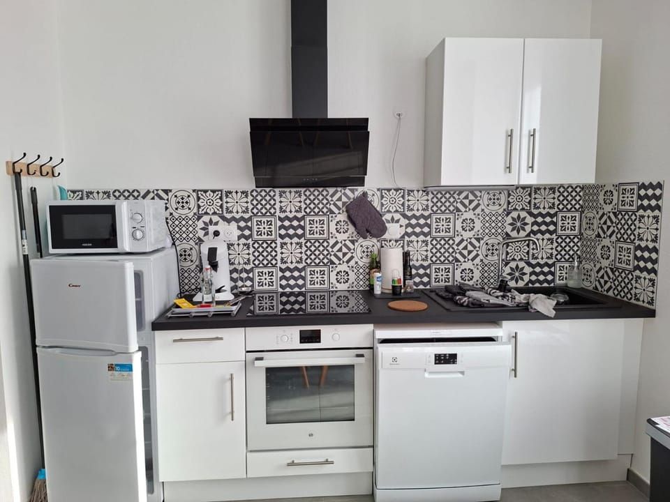 dishwasher, oven, stove, toaster, kitchen