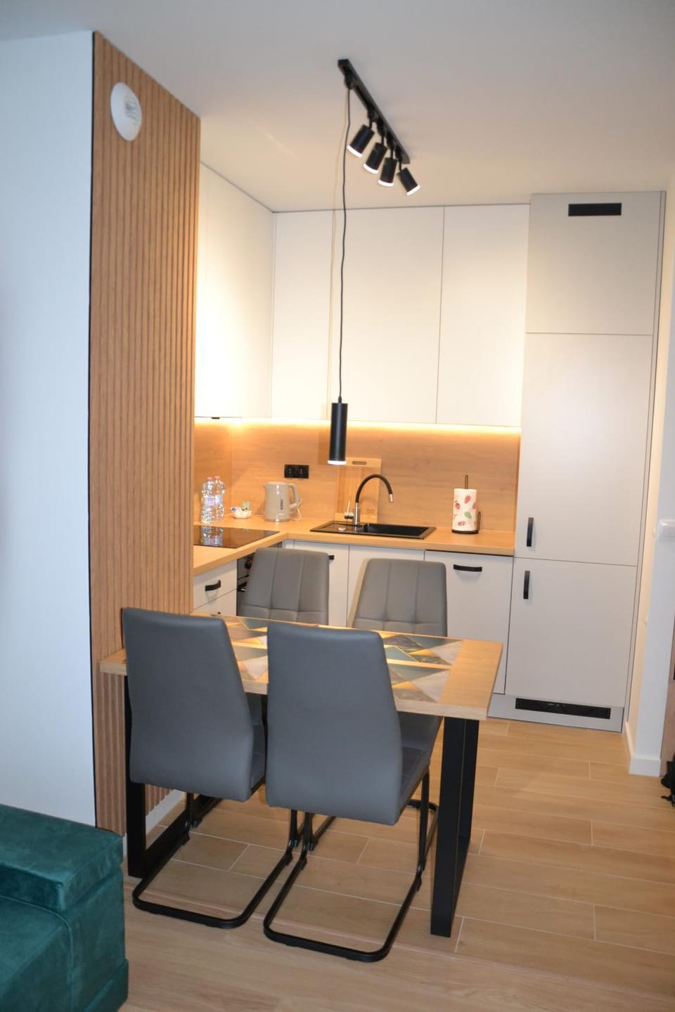 Kitchen or kitchenette, Living room, Seating area, Dining area