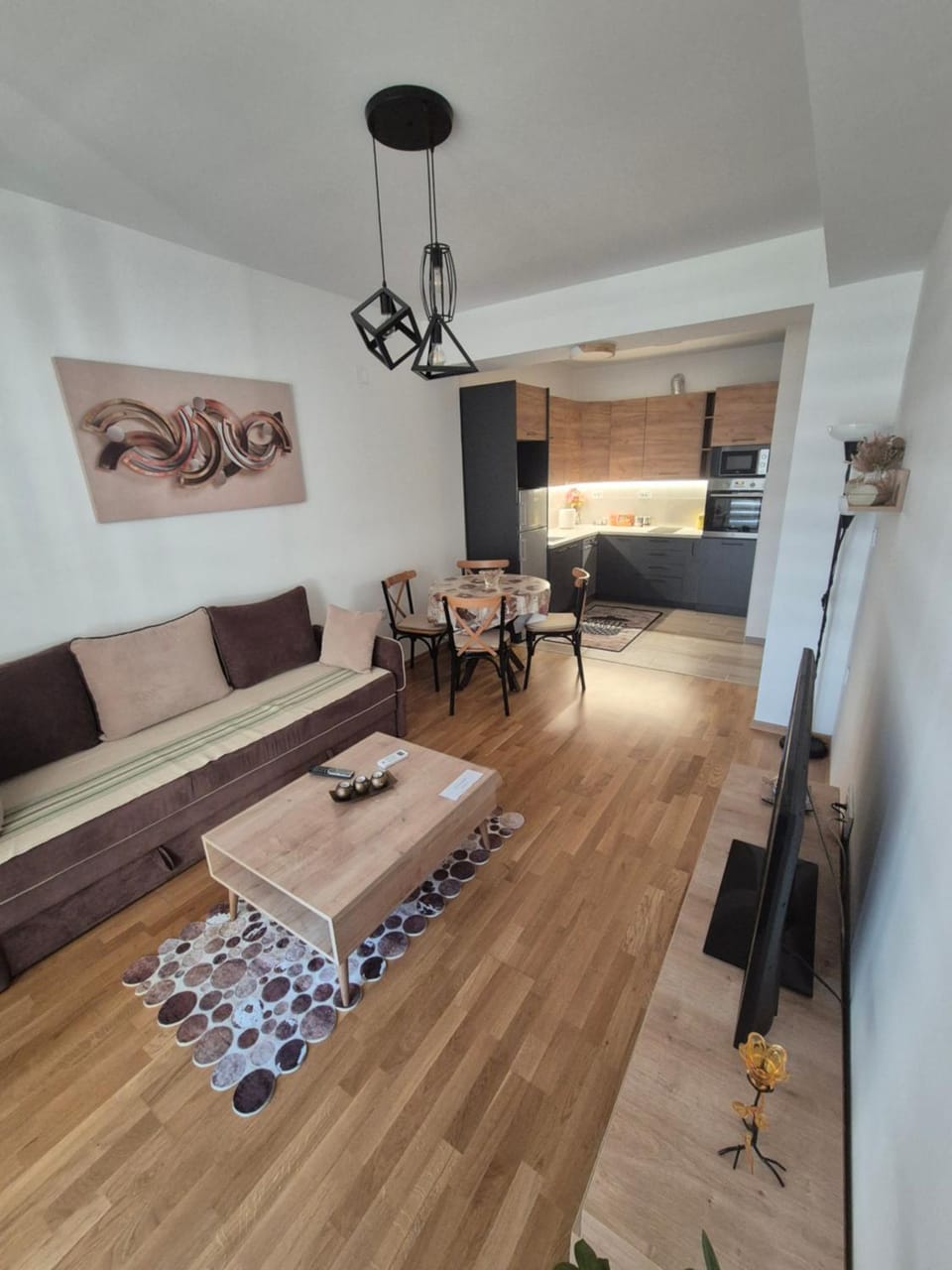 Kitchen or kitchenette, Living room, Seating area, Dining area