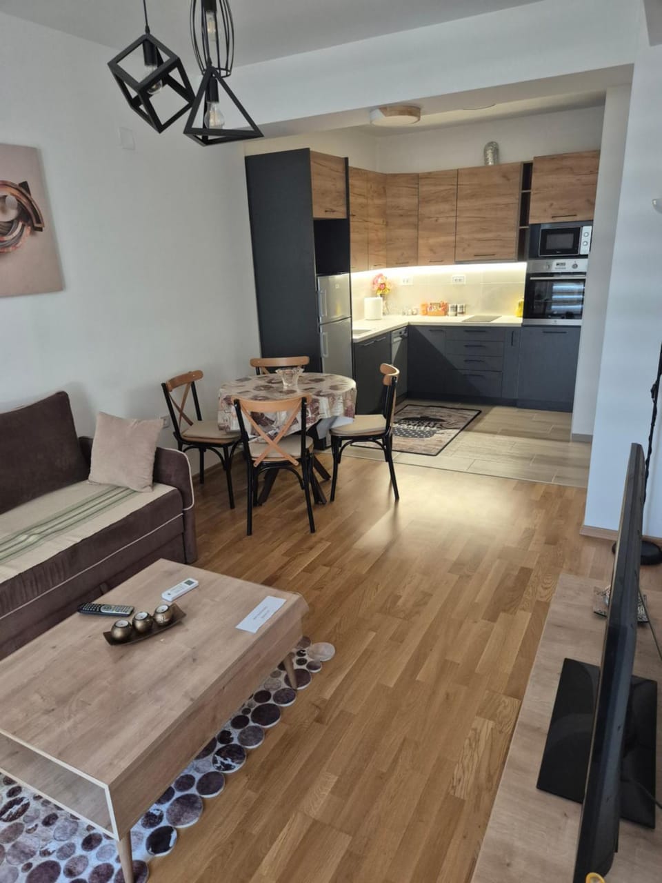 Kitchen or kitchenette, Living room, Seating area, Dining area
