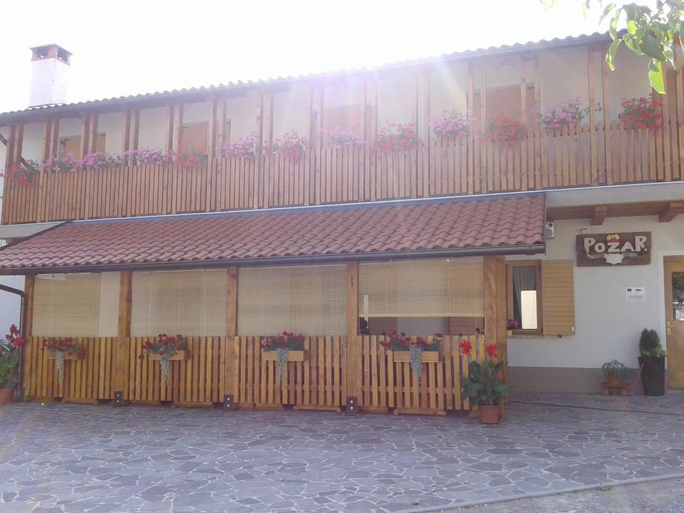 Facade/entrance