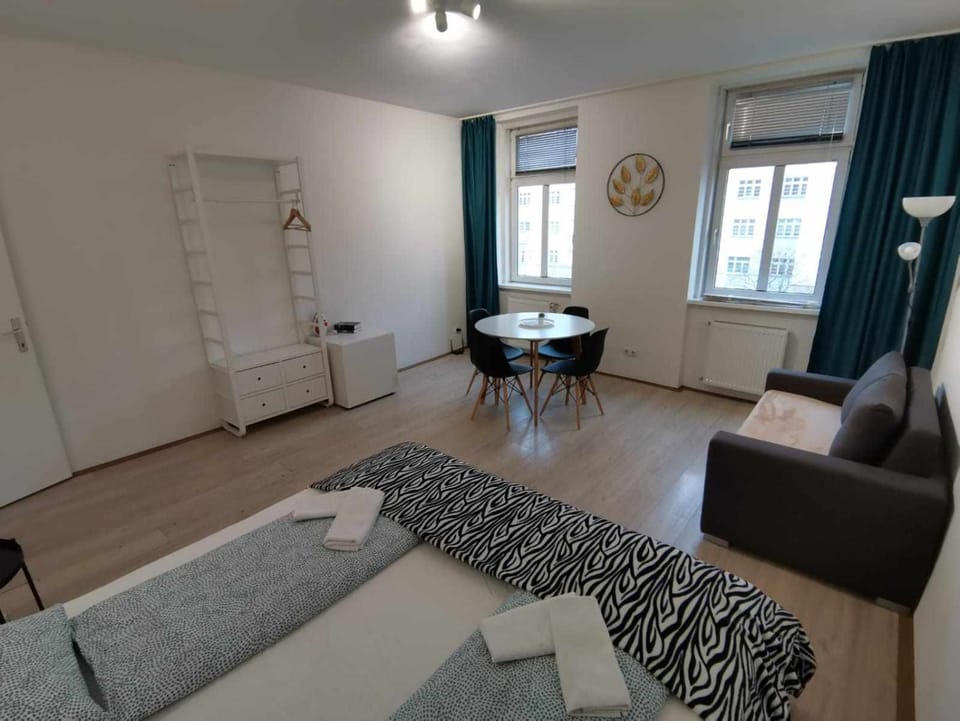 Central Apartment metro 1 min. Apartment in Vienna