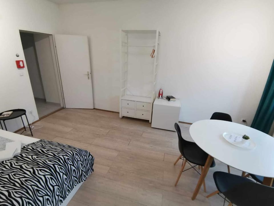 Central Apartment metro 1 min. Apartment in Vienna