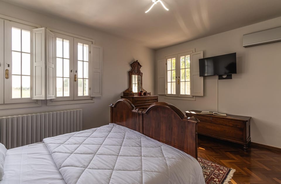 TV and multimedia, Bedroom, wardrobe, air conditioner