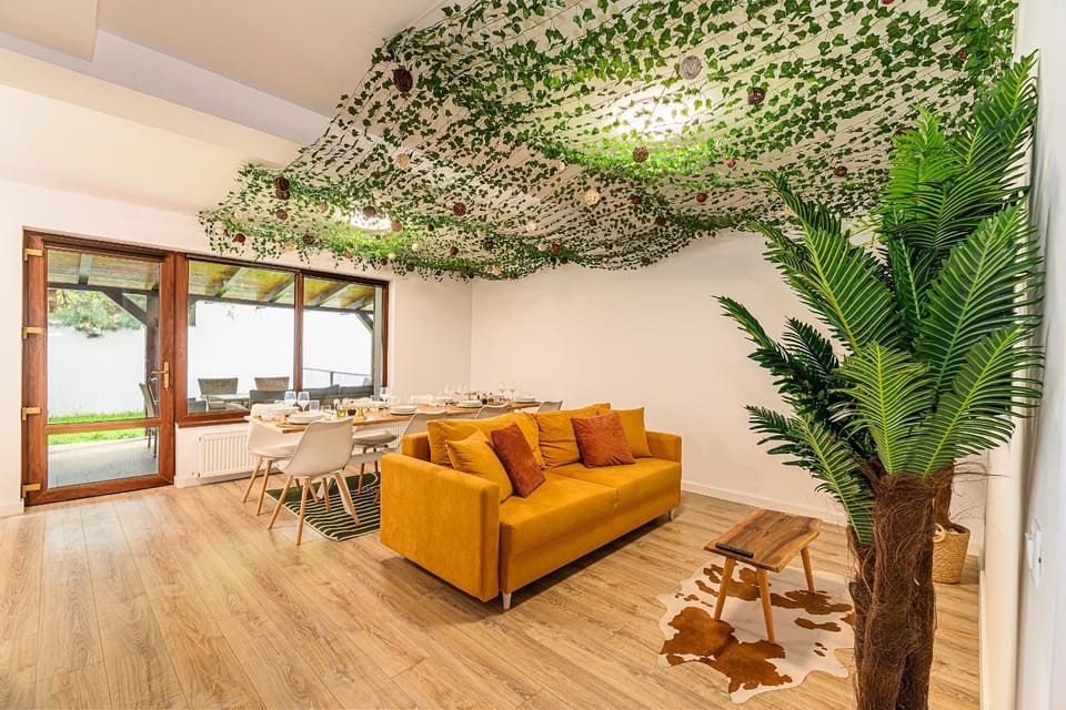 Living room, Seating area, Dining area, Entertainment