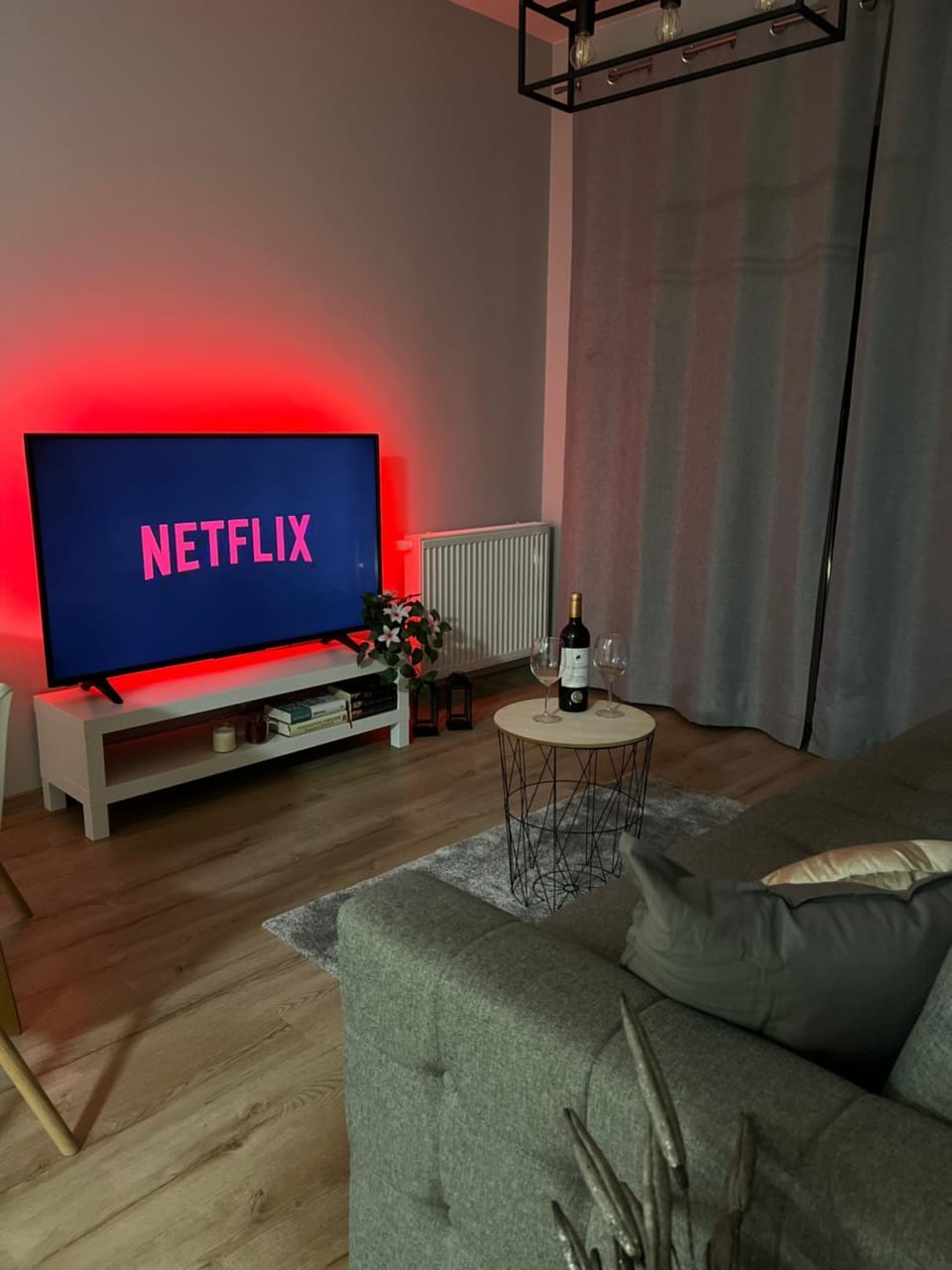 Communal lounge/ TV room, TV and multimedia, Living room, Seating area, Evening entertainment
