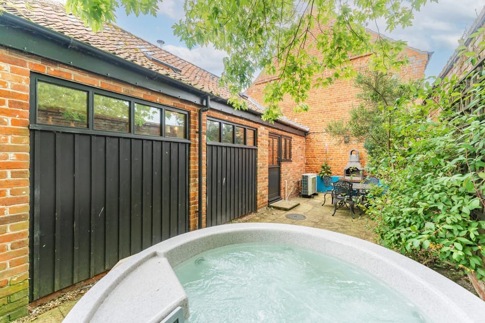 Spring, Day, Garden, Garden view, Pool view