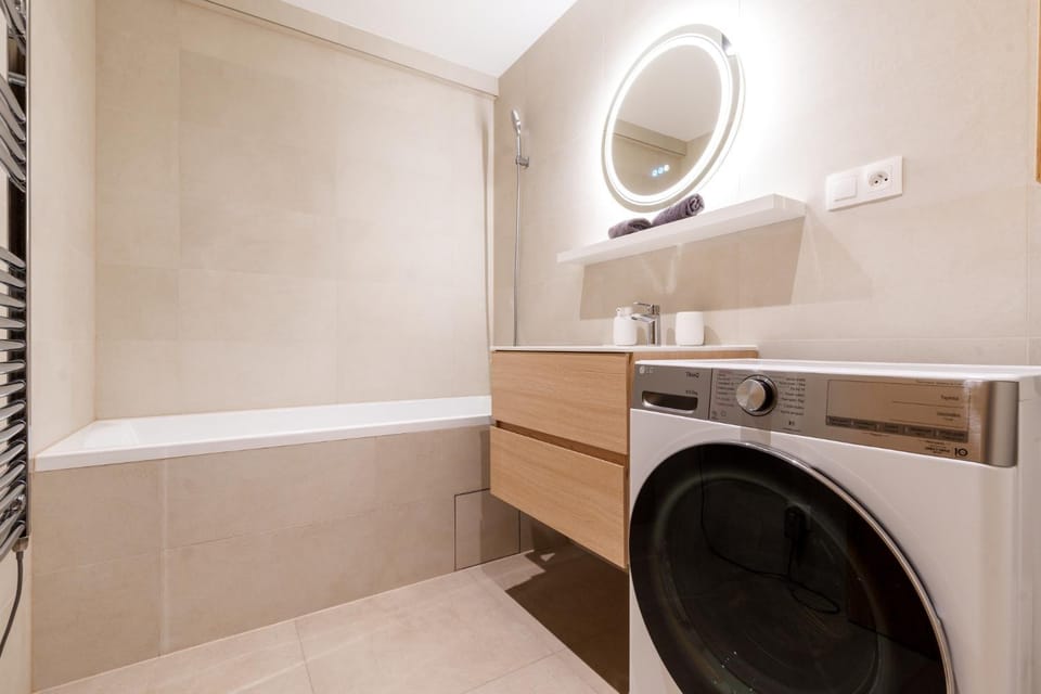 Bathroom, Bath, washing machine, dryer