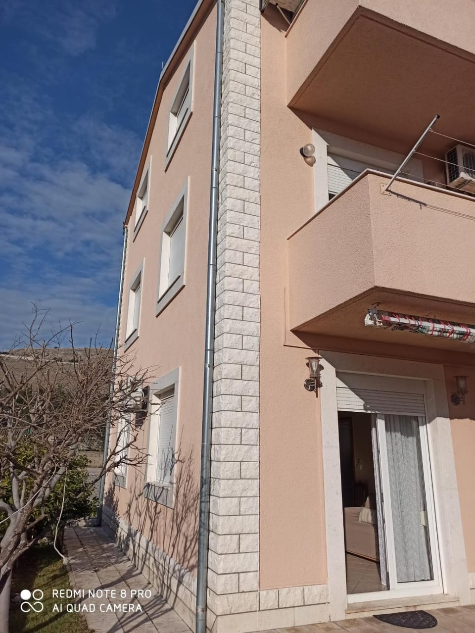 Facade/entrance