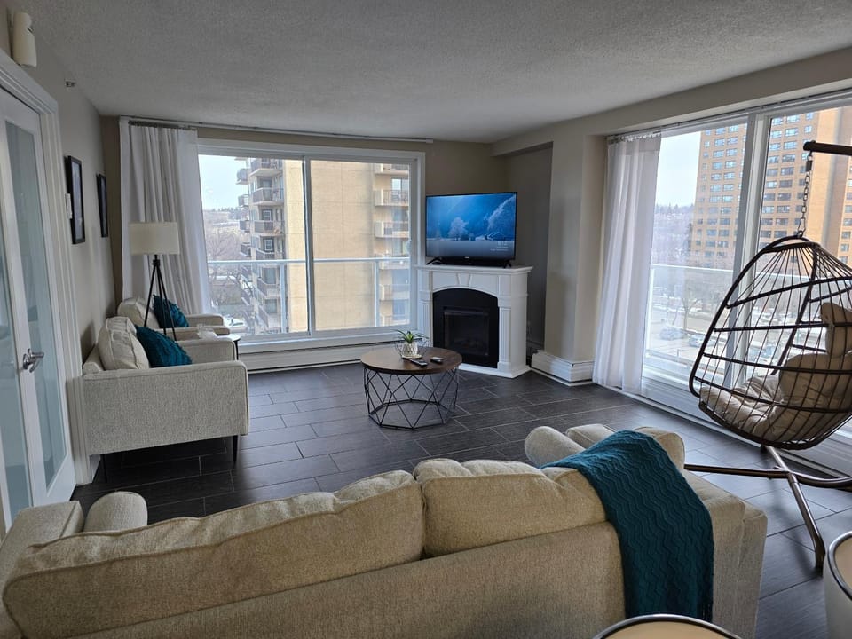 Communal lounge/ TV room, TV and multimedia, Living room, Seating area