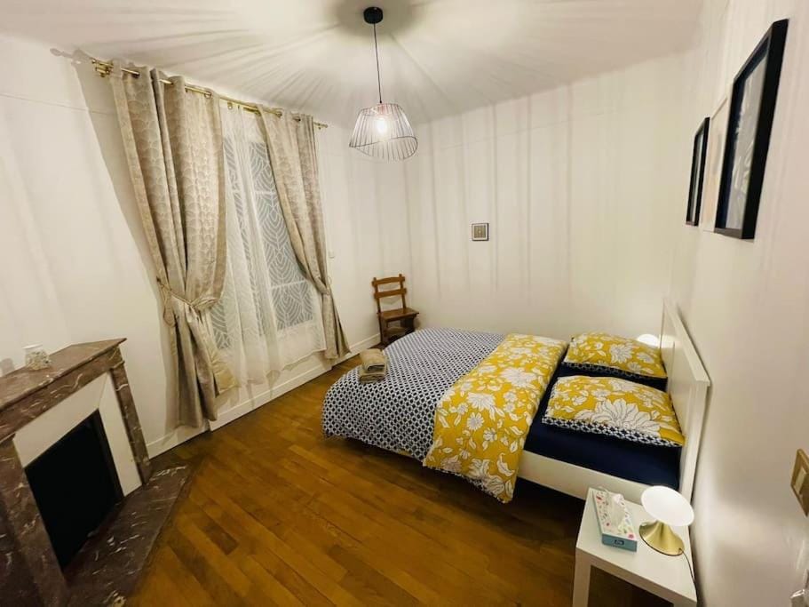Bed, Photo of the whole room, Bedroom, internet