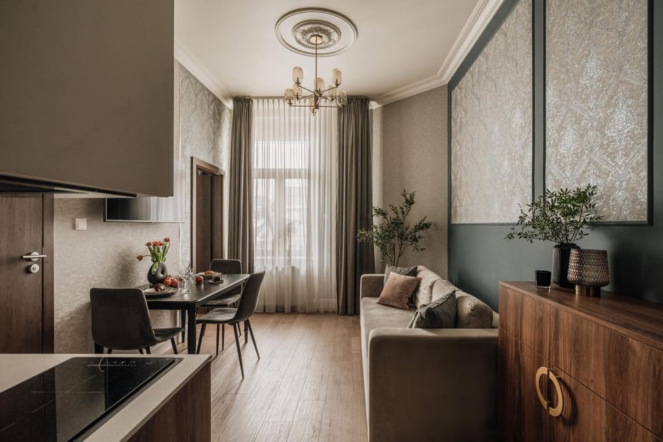 Kitchen or kitchenette, Living room, Seating area, Dining area