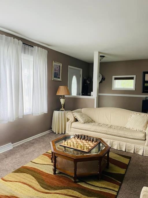 Comfortable and Charming, 15 mins to Niagara Falls House in New York
