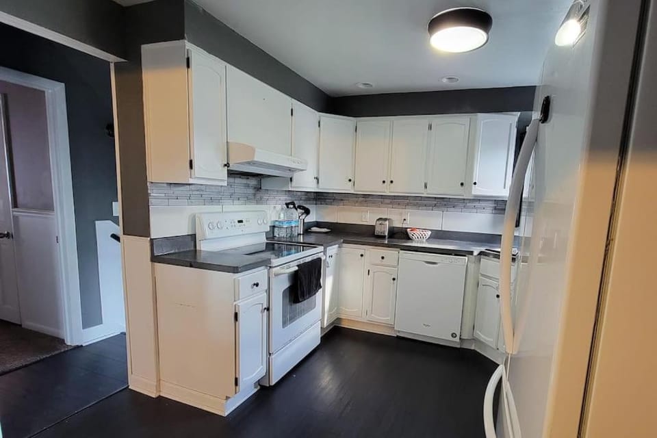 Comfortable and Charming, 15 mins to Niagara Falls House in New York