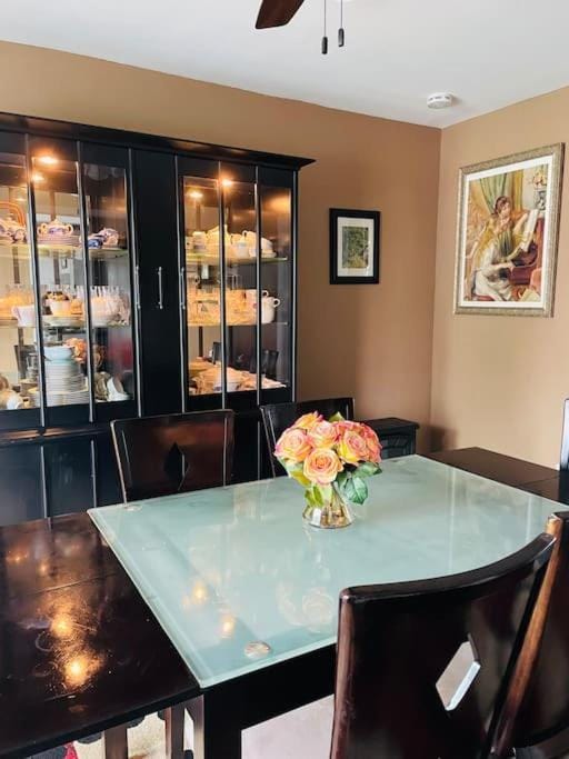 Comfortable and Charming, 15 mins to Niagara Falls House in New York