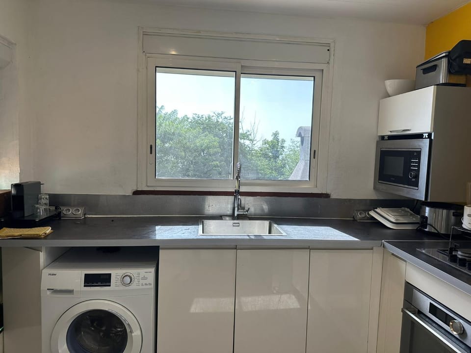 Kitchen or kitchenette, pet friendly, stove, washing machine, dryer