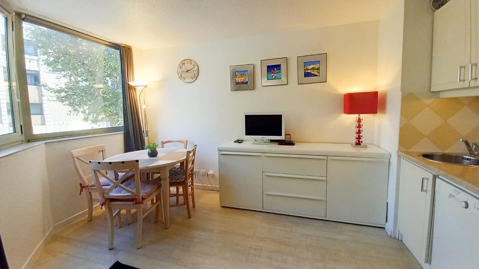 TV and multimedia, Dining area