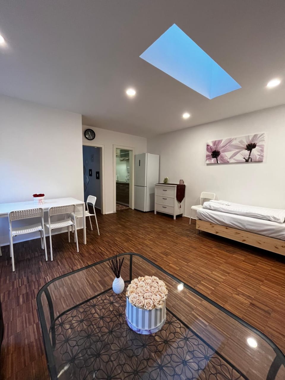 Photo of the whole room, Decorative detail, Bedroom