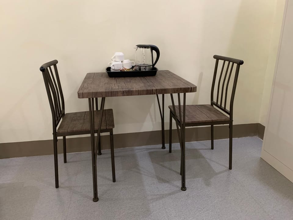 Coffee/tea facilities, Dining area